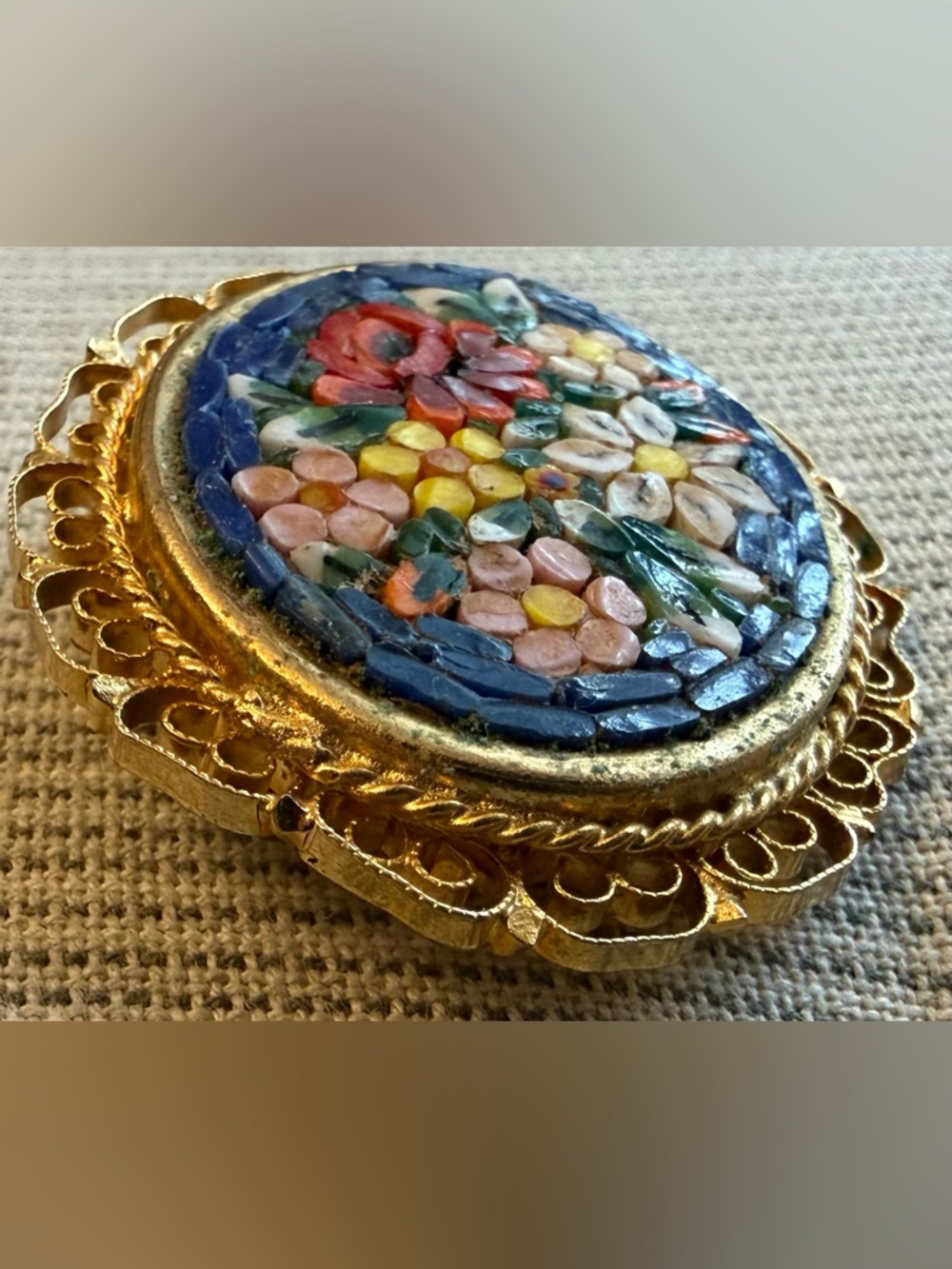 Vintage Blue Floral Micro-Mosaic Brooch - with filigree edging - Picture 4 of 6